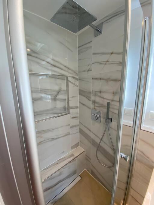 Luxury Apartment With Air Conditioning & Jaccuzzi Near Frankfurt Wiesbaden Hofheim am Taunus Extérieur photo