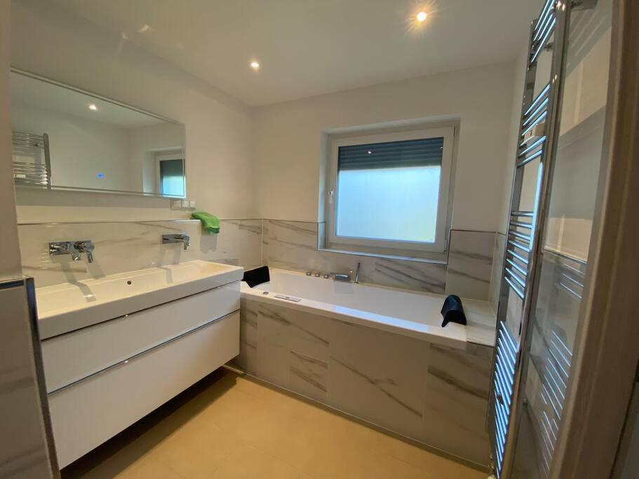 Luxury Apartment With Air Conditioning & Jaccuzzi Near Frankfurt Wiesbaden Hofheim am Taunus Extérieur photo