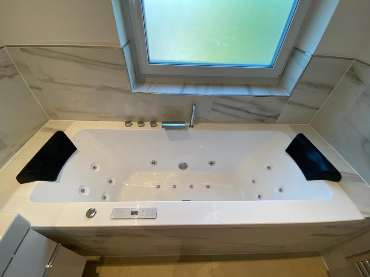 Luxury Apartment With Air Conditioning & Jaccuzzi Near Frankfurt Wiesbaden Hofheim am Taunus Extérieur photo
